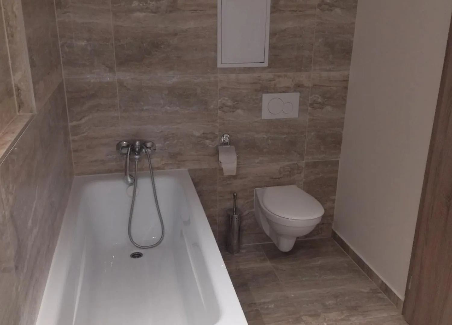 Brand New Studio Apartment #24 In Elite Residence With Free Secure Parking In The Center Praga